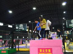 -嘿哟动霸CHUA·新潮玩运动娱乐中心·蹦床滑冰团建乐园
