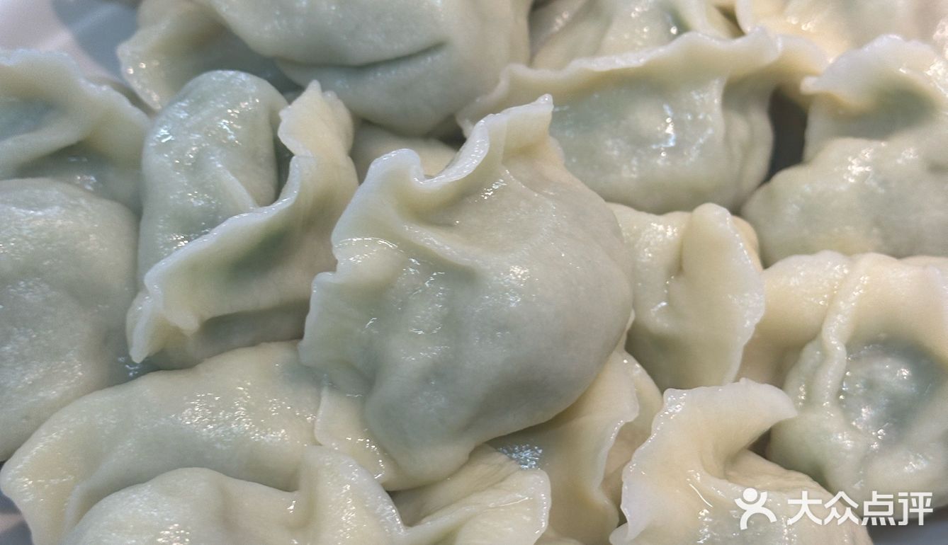 这家的饺子好吃，糖醋里脊也好吃！