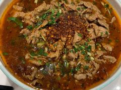 水煮牛肉-犇逸·乐山跷脚牛肉·四川现炒(览海店)