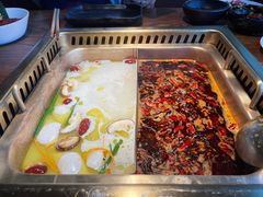 骨汤菌汤辣牛油锅底-九鼎轩脆毛肚火锅(三钢里店)