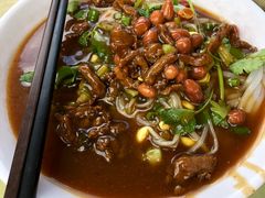 -亚龙湾亚泰商业街