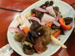 -鲁朗纳麦石锅鸡庄园