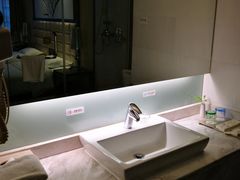 -昆明朗威酒店(昆明站火车站双桥夜市风情街店)