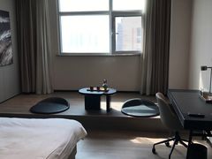 -西安大雁塔科技大学地铁站亚朵酒店