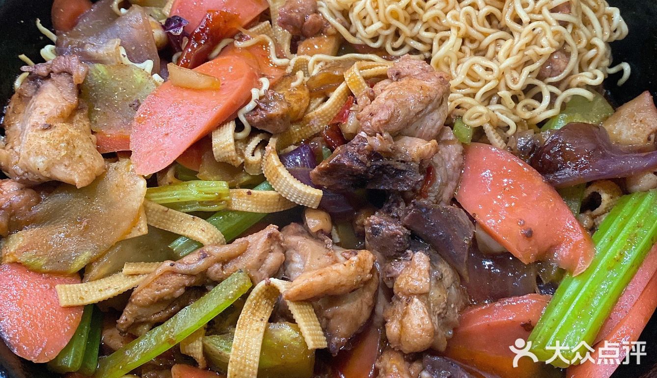 慕名而来，馋了很久的鸡公煲