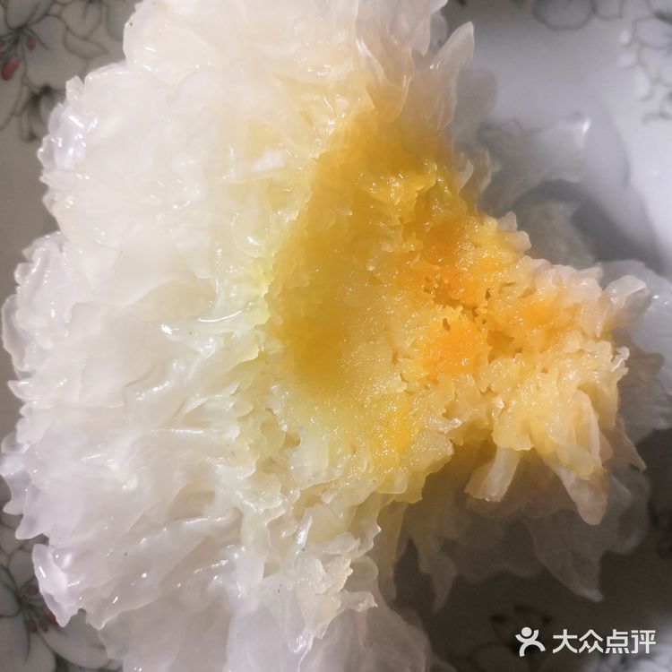 超简单！美容营养银耳皂角米红枣汤