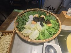 -尚尚仙·酸汤猪手·猪肚鸡火锅(华联万柳购物中心店)