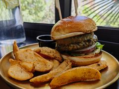 焦糖烤菠萝牛肉汉堡-魏斯理汉堡(西安沣东吾悦店)