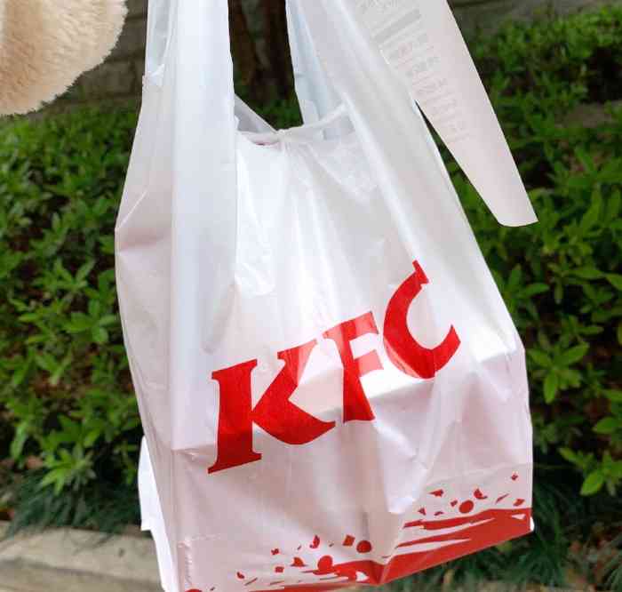 肯德基(百斯德绿天地店)-"肯德基这两年越做越差了 店里有半边灯压.