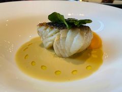 香煎海鲈鱼配胡萝卜奶油-L'ATELIER de Joel Robuchon(外滩18号店)