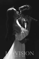 -乐派诗婚纱摄影