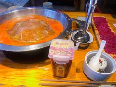 -野山舂·贵州现舂酸汤火锅(鸿通城店)