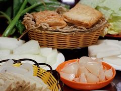 -洞庭洲·防空洞火锅·铜锅涮肉·烧烤(新百广场店)