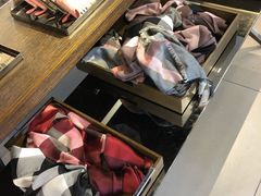 -马德里拉斯咯扎斯购物村