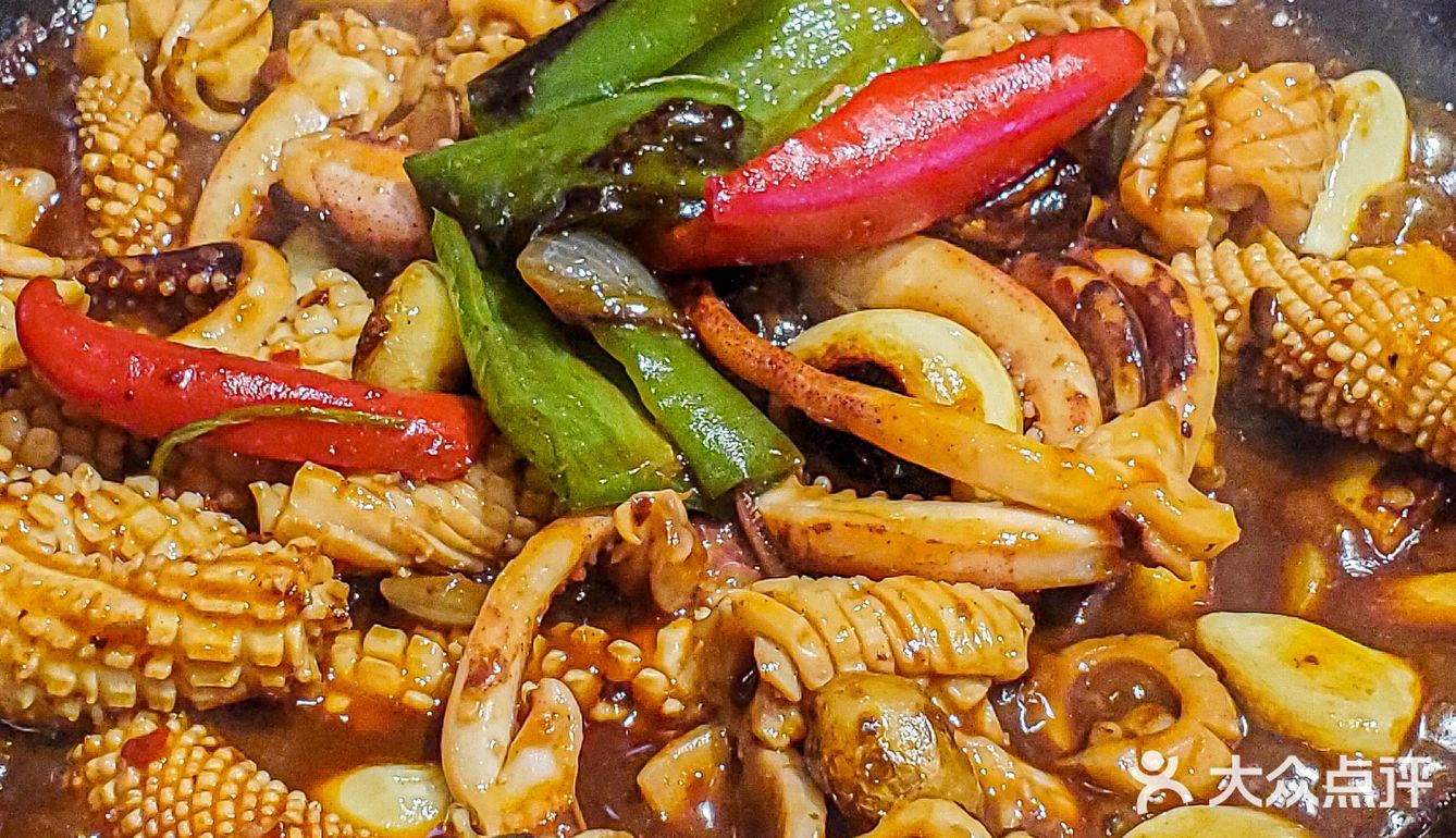 老板‼️来一份热气腾腾的沙姜啫啫鸡煲🥘 