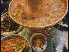 土司铜锅油焖鸡-浩海火燒雲傣家菜(芮欧百货店)