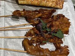 -何妹湿辣牛肉·粤式烧烤砂煲(桂雅路店)