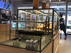 面包甜点陈列柜-顶东面包花园·生日蛋糕(世博店)