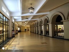 -王府井奥莱临潼小镇(临潼店)