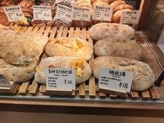 -天井·丑面包搭咖啡