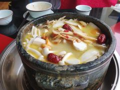 -南渝食府.墨脱石锅松茸鸡