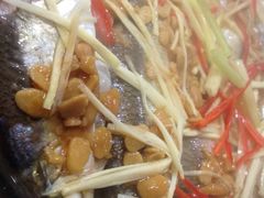 豆酱杂鱼煲-郑厨私房菜