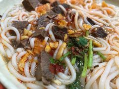 香辣牛肉米粉-多禾馅饼(泰山银座·奥特莱斯店)