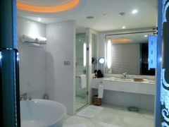 洗浴间-苏州金鸡湖中茵皇冠假日酒店