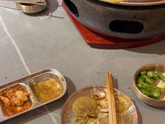 -围炉肉舍•炭烤活鳗•丹东海鲜烤肉(步行街店)