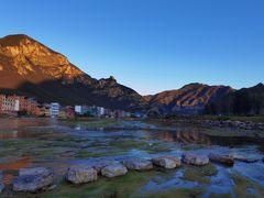 -百里峡七彩艺术小镇