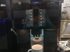 免费美式咖啡-HELLO 27 意面·沙拉·帕尼尼