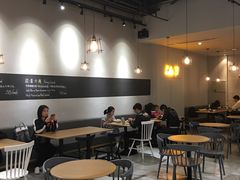 用餐区-HELLO 27 意面·沙拉·帕尼尼