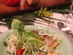 秘制脆皮鸡牛油果罗马生菜沙拉-Tomato&Pepper法餐厅