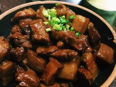 东坡肉-布衣草棚风格餐厅