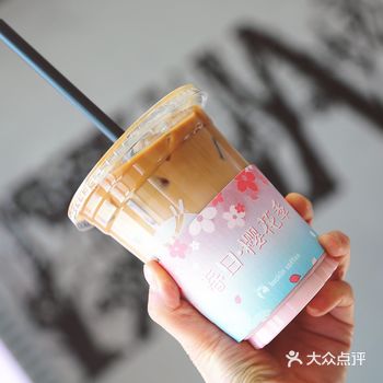 樱花季，瑞幸还是星爸爸？