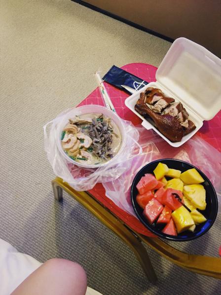 那天晚上打包回酒店吃的夜宵正点