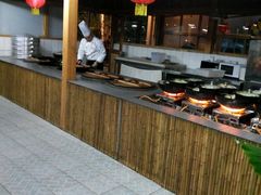 -红栌温泉山庄生态美食餐厅