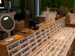 -MiRi眼镜连锁·蔡司·尼康控优点合作店(莘庄店)