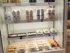 面包甜点陈列柜-好利来(十里河店)