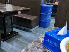 卡座-德顺斋爆肚涮肉馆·烧烤·羊蝎子·清真炒菜(马驹桥店)