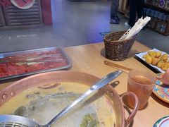 -洱火云南酸菜牛肉火锅(石景山当代商城店)