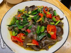 炒牛肝菌-榕江牛瘪牛肉火锅