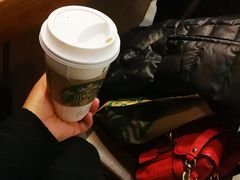 -星巴克(上海虹桥新天地二店)