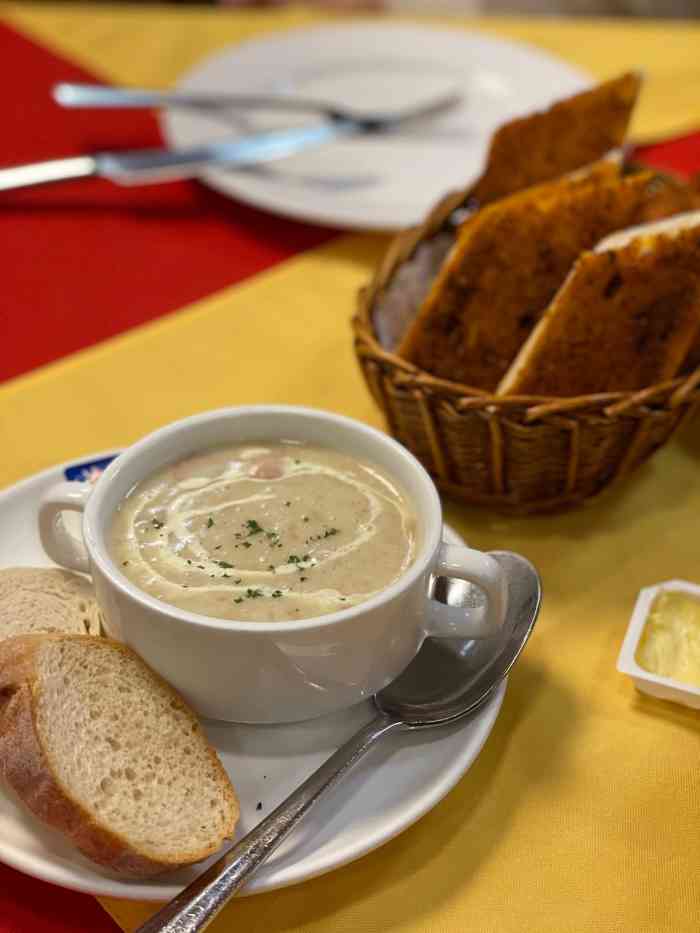 申德勒德国餐厅-"大热天风风火火赶到这里,感觉和9990那.