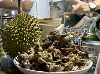 图六是德叔妈妈亲自掌勺用炭火烧炒的隐藏菜