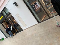 -URBAN REVIVO(北京斯普瑞斯奥特莱斯店)