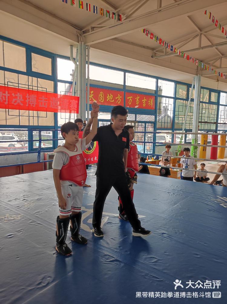 黑带精英跆拳道搏击格斗馆8月6日 19:41关注搏击少年!这小表情,哈哈!