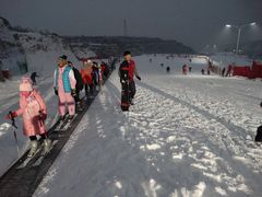 -采薇庄园四季滑雪场