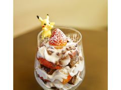 布朗尼草莓奶油杯-治愈系甜品The Soothing Dessert(科海大楼店)