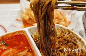Fried Sauce Seafood Double Combination Noodles